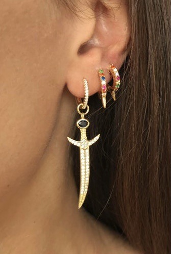 fridayiminlovemp3:dangle sword earrings my beloved <3