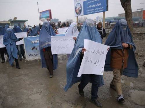 dustpink:2-2-1-b:International Women’s Day 2015: Afghan men wear burqas to campaign for women&