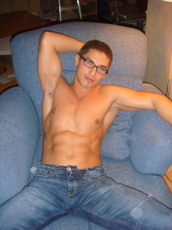 campusdudes:  Weekend Special: Dudes in glasseshttp://www.tumblr.com/blog/campusdudes