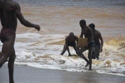 vintagecongo:  Bakongo men fishing, Nsiamfumu, Bas-Congo, Democratic Republic of Congo © Danymasson (Bakongo land/Wakongo) 