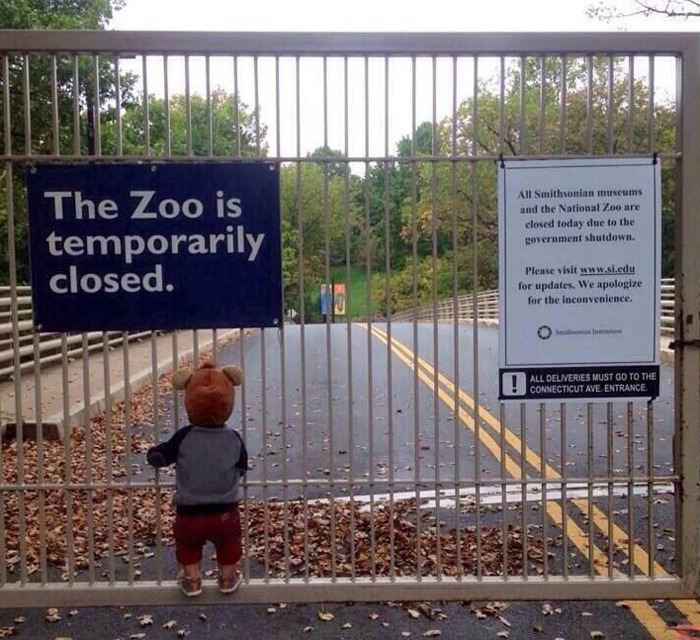 bigm23:  chicagobusiness:  The saddest shutdown photo you’ll ever see. Via Alex
