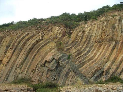 Distorted columnar basalt.Many of these formations formed during the natural cooling of basaltic lav