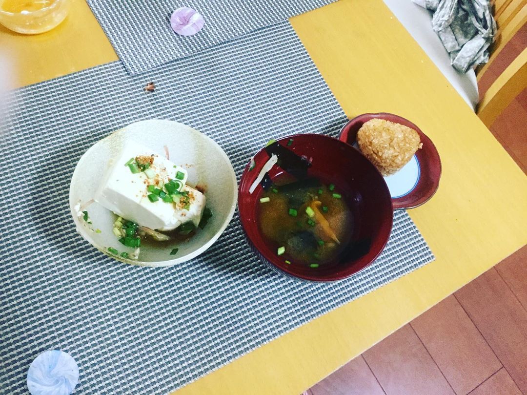 Movfeat Prism 朝ご飯で冷奴とおむすびと味噌汁 冷奴 おむすび 味噌汁 Movfeat Prism 朝ご飯で冷奴とおむすびと味噌汁 冷奴 おむすび 味噌汁