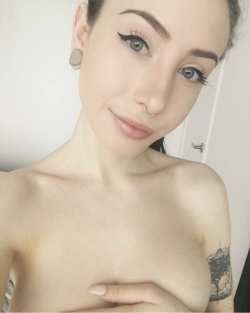 selfysgalore:  Another great tease