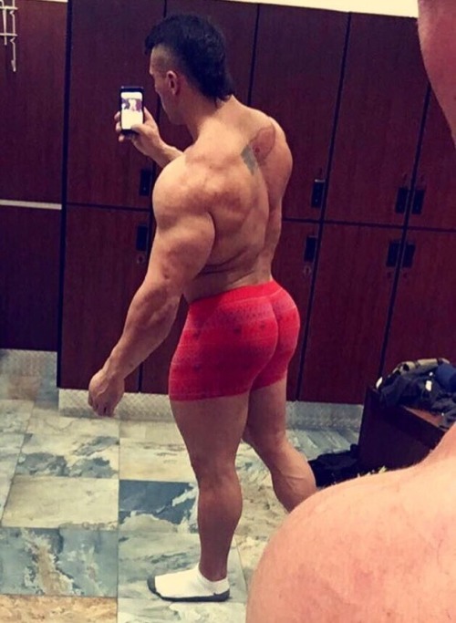 asskingz:  Booty rockin everywhere! Follow @asskingz!