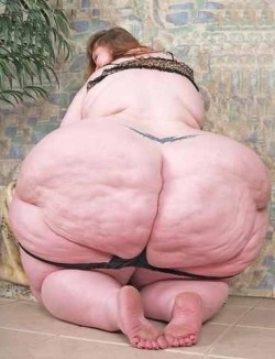 moreandmoretolove:  (via ssbbw-5.jpg in gallery ssbbw mix (Picture 5) uploaded by Maniac75 on ImageFap.com)