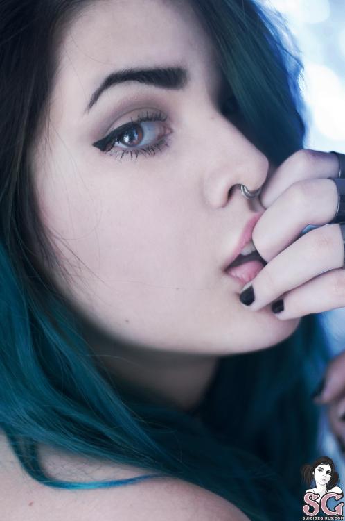 past-her-eyes:  Noirique Suicide noirique.suicidegirls.com Link to South African SuicideGirls