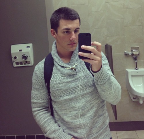 theheatofthesouth:  I wear this sweater too often