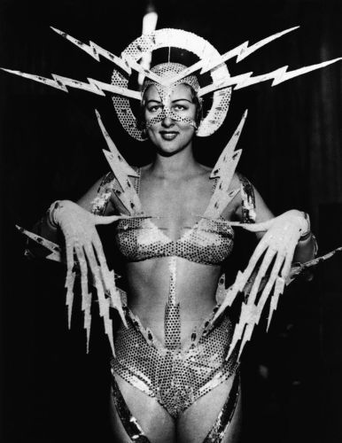 weirdvintage:  Radio Queen costume, 1939 (via Retroette)
