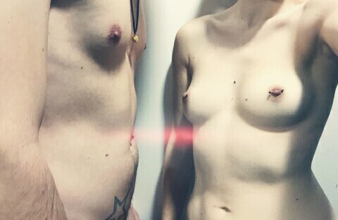 us-um-invocat:  Naked in the workplace.L.