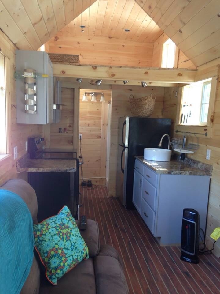 tinyhousedarling:  The Ritz’ on Wheels Tiny House