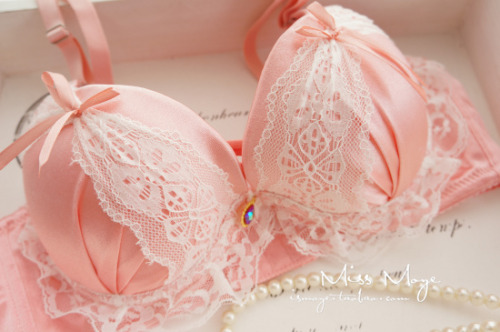 muccycloud:This bra reminds me of Princess Peach, get it here 