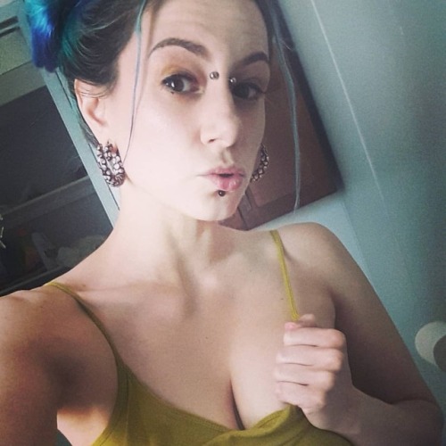 👽👽👽 #o0pepper0o #piercedgirls #canadian #altmodel #00ga #cutegirls #punky #colourfulhair