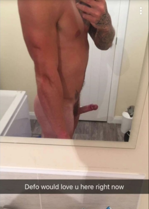 luke-winters:  freebaitss:  Robert 21 year old Muscled dude From Derry Northern Ireland showing us his six inch and pert ass  Proper fave 