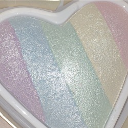 angelic-x-sicko:  malnedott:unicorn highlighter 🦄✨ I’M SCREECHING