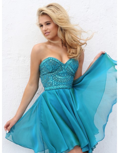 The strapless beaded bodice of this Sherri Hill 50691 above the knee dress showcases a sweetheart ne