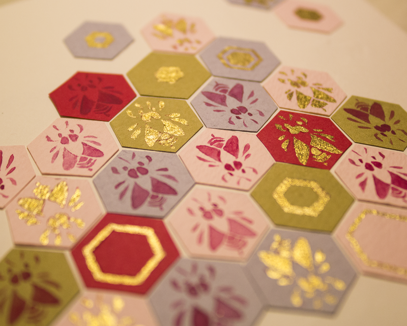 viivus:  I’ve been experimenting with bees and gold ink! Also my scanner crapped