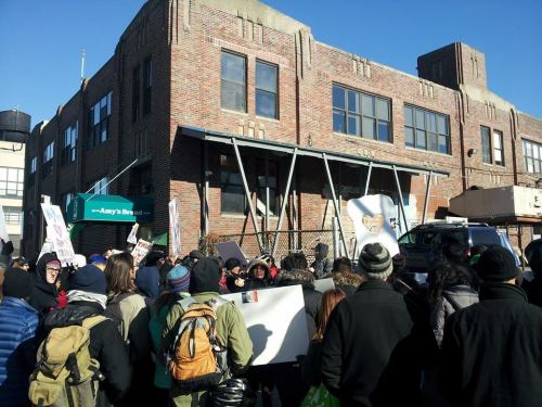 100s rally in Queens! Workers at @AmysBread are fighting for respect, security, health care. More at