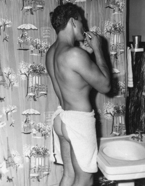 vintagemusclemen:For me, there’s something incredibly sexy about men getting themselves ready for a 