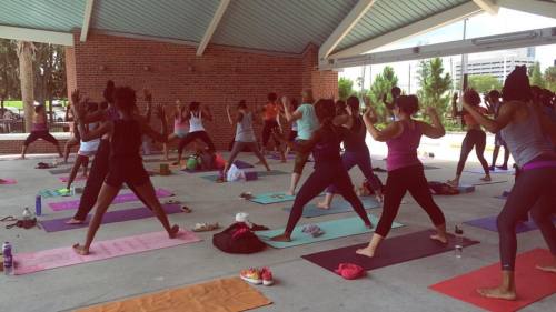 FULL class today!! “Be Dope. Do Yoga.” With @myameeyogi @vivalazumba @urban.wilderness.y