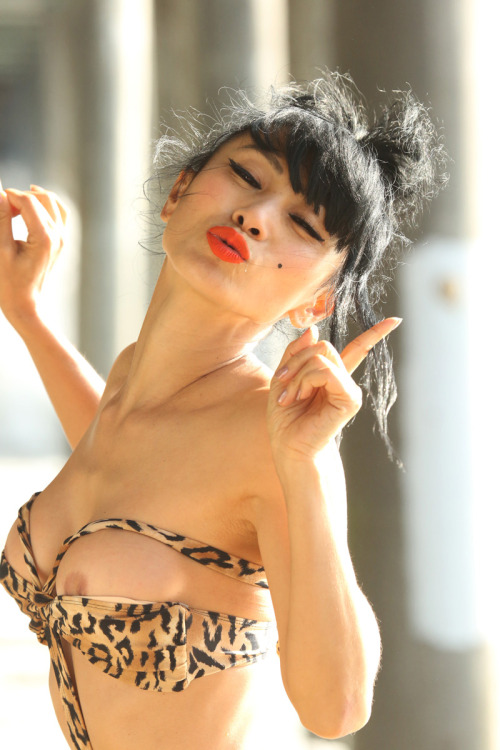 celebz:Bai Ling Slips Out her Areolas on Photo Shoot