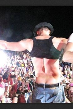 houseofcakez:  lamarworld:  Donnie Wahlberg(NKOTB member) is the brother of Mark