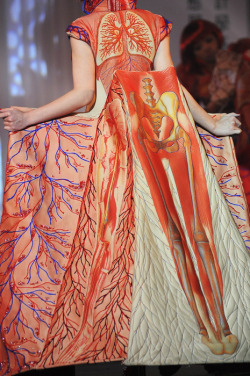 extrareality:psychokandi:Stunning anatomic dresses from  Shih Chien University‘s fashion students exhibition. 
