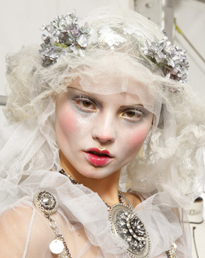 sweetvisage: John Galliano fashion + Pat Mcgrath makeup design