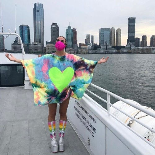 Feeling that new york city love from the always colorful babe.. @kalinhart donning her #MESSQUEEN #R