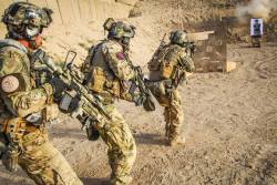 gunrunnerhell:  JWK Members of Poland’s Jednostka Wojskowa Komandosów training in Afghanistan. Although Grom is often the first unit that comes to mind when talking about Polish Special Forces, Komandosów is the oldest of the 5 units. The other 3