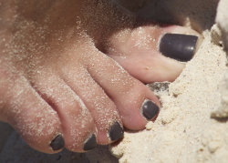 solecityusa:  Rica’s Sandy Toes in Dark Brown 1 by *Feetatjoes