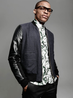 fullcourtdress:  Russell Westbrook  He is so hot an that body dam