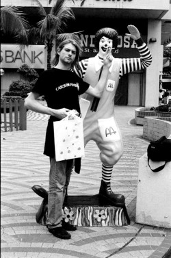 cobainsdaily:  Kurt Cobain giving Ronald