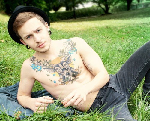 1337tattoos:  Hello :) that’s not me but my boyfriend. Hope you’ll like it. ThanksBest reguards from Paris, we luv your blog and it give us a lot of help submitted by http://lepogodelange.tumblr.com 