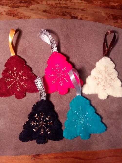 bxdcubes:Finished the latest batch of christmas tree christmas tree ornaments.Available at my zibbet