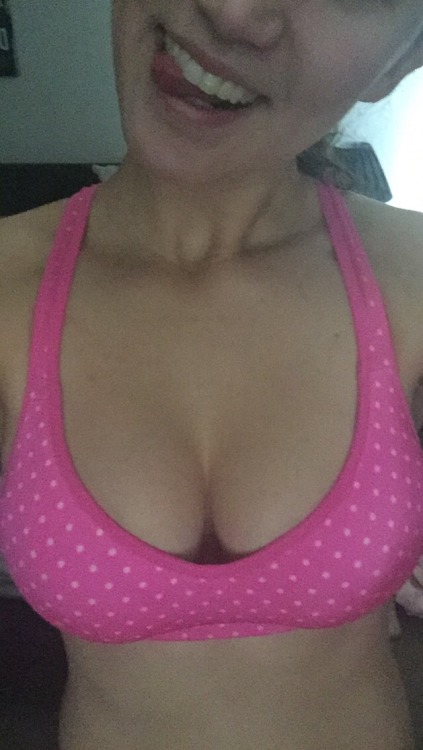 noboobsnoparty: Purples my favourite colour but on Wednesdays we wear PINK! #nopantsworkoutCan&rsquo