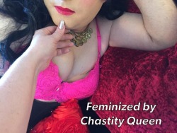 chastity-queen:  Look at this girl! Pretty