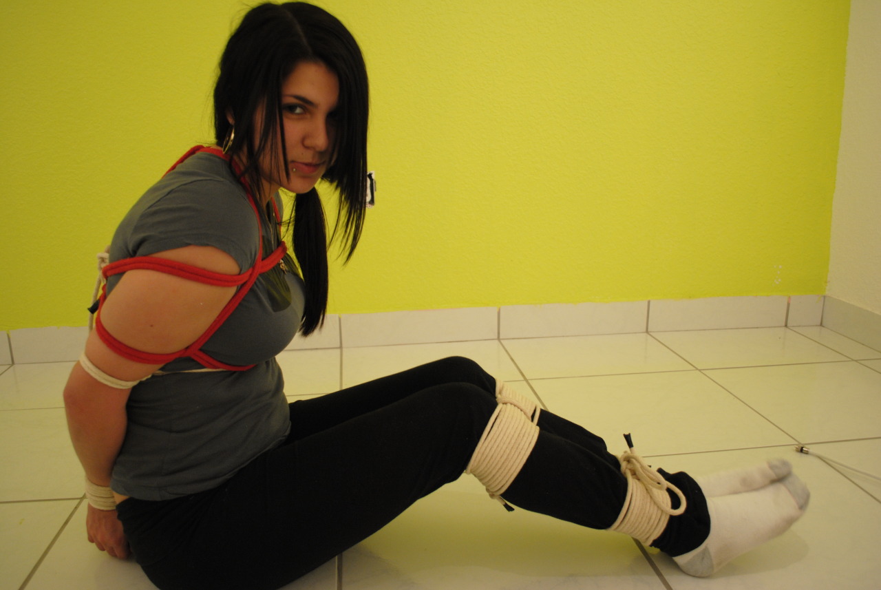 ropeandthings:socks and rope!