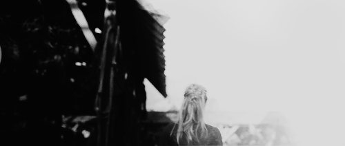 allicameron:She [Lagertha] is not only strong in the battlefield, she’s also strong individually.