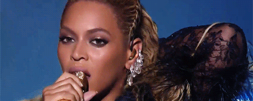 jeangrey:Beyoncé performing at the 2016 VMAs