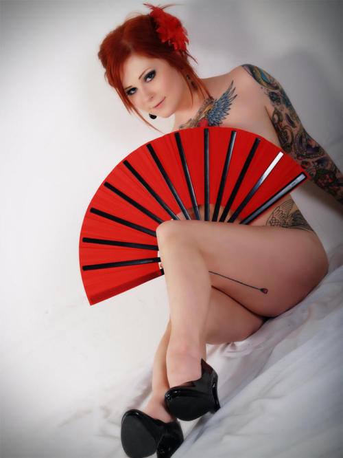 XXX Sexy redhead with tattoos and a fan, her photo
