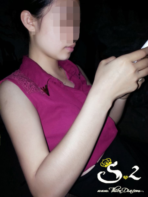 pht1911:  Naked in Coffee Shop P1