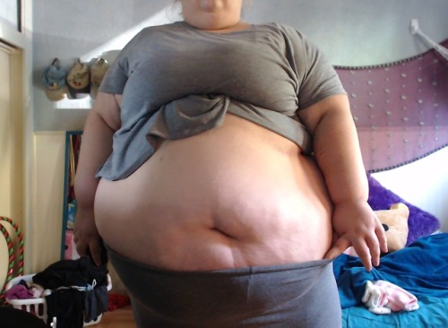 Porn photo cute-fattie: yeah these clothes dont fit