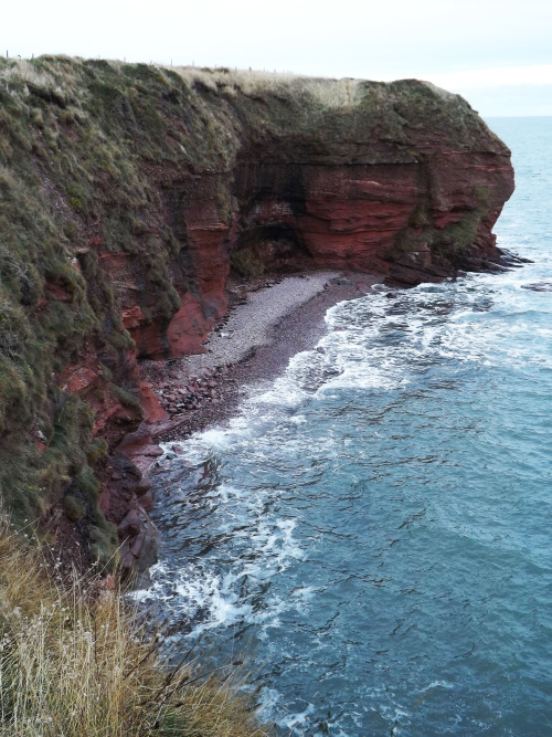 on-misty-mountains:Coastline near Arbroath 