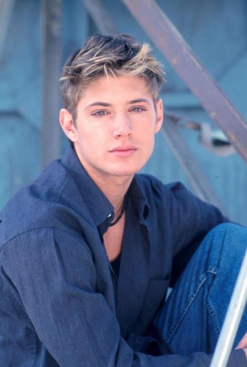 myimpalaisbiggerontheinside:Requested ! Three actually pretty pictures of young Jensen Ackles (sadly