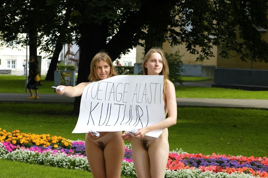nudemuse:  racusophy:  Support nudist culture  Sadly they would be arrested here