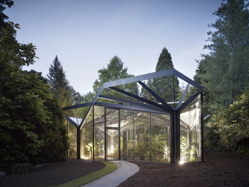 88floors:  Greenhouse Botanical Garden Grueningen by idA 
