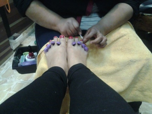 wvfootfetish: goddessteyana: OUT FOR A FREE PEDICURE PAID BY ONE OF MY REALTIME SLAVES #findom #feet