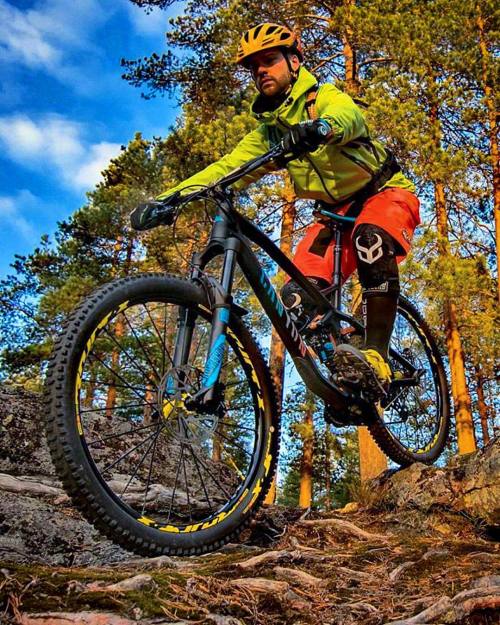 themtnbikegeek: A sunny autumn day, @samiehru kicking about on his Canyon Strive! —– Follow for more