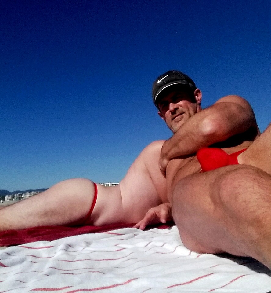 thong-jock:  Venice Beach with @thongboyadventures.  sexy time. 